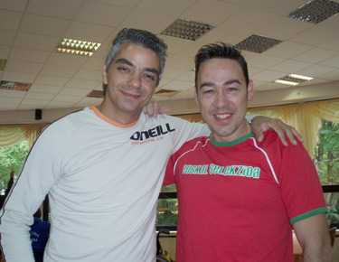 David Alonso a la derehca con Spiros Margelos, de Grecia