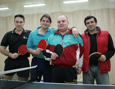 David Alonso, a la izquierda con sus entonces compañeros del Club Tenis Mesa Basauri: Claudio Iquierdo, Fernando Oteo y Javier Herrojo 
