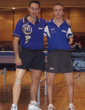 David Alonso, a la izquierda, con el también palista Alberto Seoane en las instalaciones del Open de Polonia del 2007