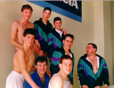 David Alonso, con sus amigos y compañeros, en una cita en la que el nadador vizcaíno, logró 5 oros y 2 récords de España.