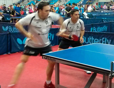 David Alonso y Miguel Ángel Valle, jugando un partido en la modalidad de dobles