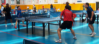 David Alonso juega, con su compa&ntilde;ero Adodo, un partido de dobles