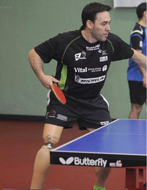 David Alonso, tras un saque. 