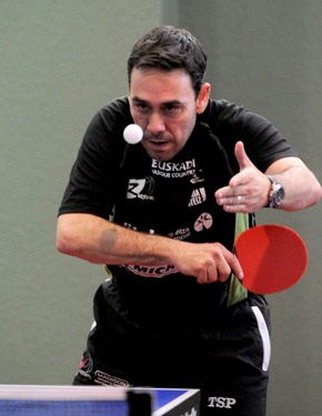 David Alonso, a punto de sacar en un punto 