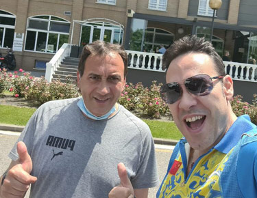 David Alonso y Javier Cortés en el exterior