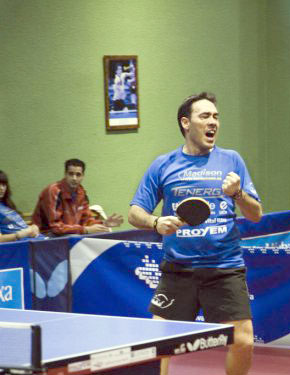 David Alonso celebra la consecución de un punto