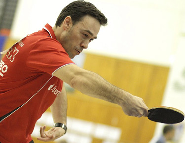 David Alonso, atento en el resto.