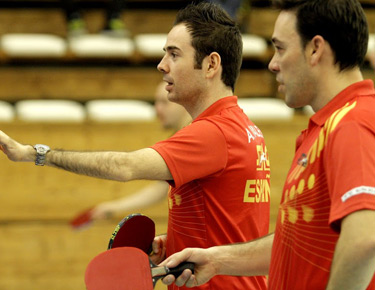 David Alonso y &Aacute;lvaro Valera, en un partido.