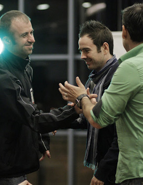 David Alonso y &Aacute;lvaro Valera reciben felicitaciones.