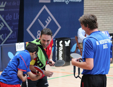 David Alonso, bromeando con otro jugador del campeonato.
