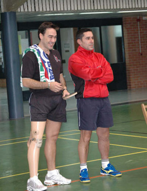 David Alonso, a la izquierda esperando para disputar la final del torneo. 