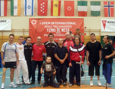 David Alonso, a la izquierda con otros equipos participantes en el Open. 