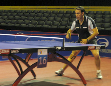 David Alonso disputando un punto