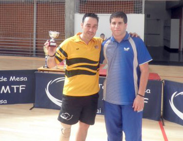 David Alonso, a la derecha con su compañero de equipo de Zuzenak y Lankide Gasteiz, Josu Rubio